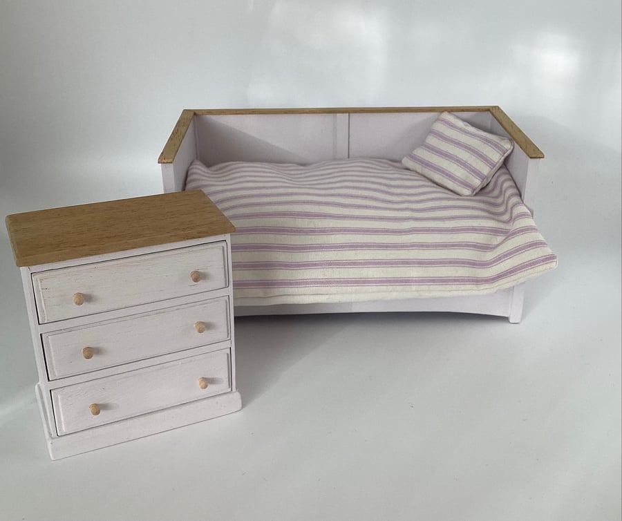 Dolls house day bed furniture 1:12 scale handmade