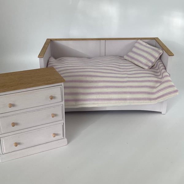 Dolls house day bed furniture 1:12 scale handmade