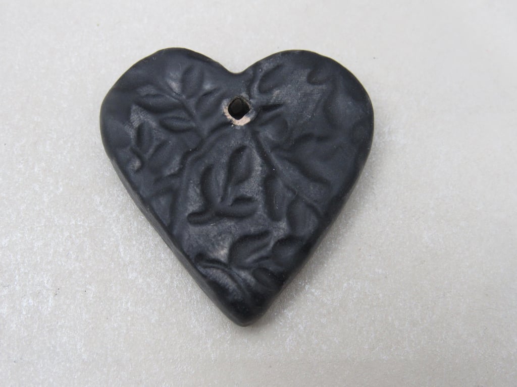 Medium Coal Black Leaf Texture Heart Shaped Ceramic Pendant