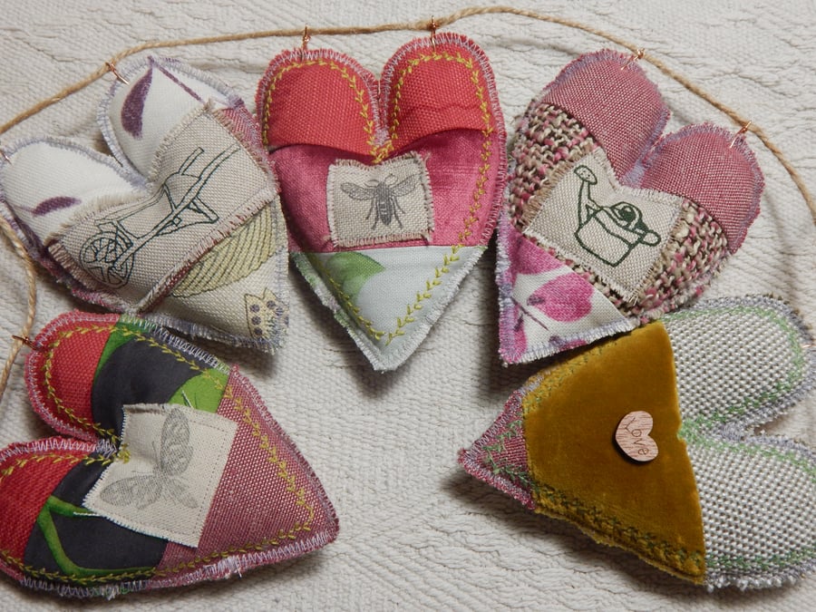 Patchwork hearts - 55 cm - Gardening Themed - Bunting, wall hanging