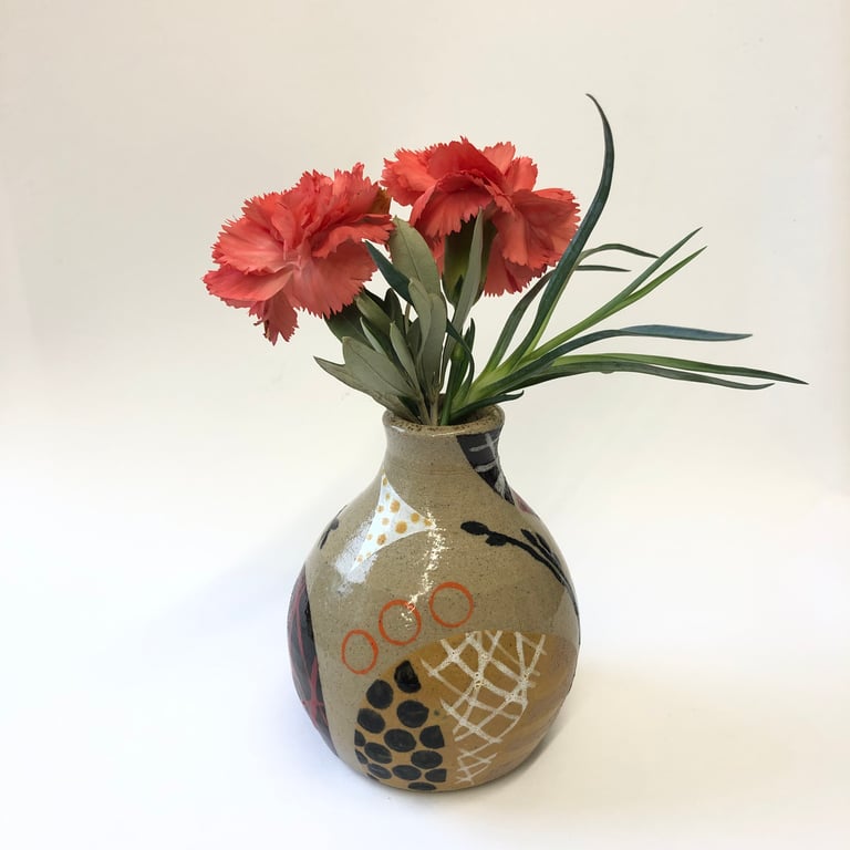 SMALL CERAMIC STONEWARE VASE IN EARTHY ETHNIC DESIGN