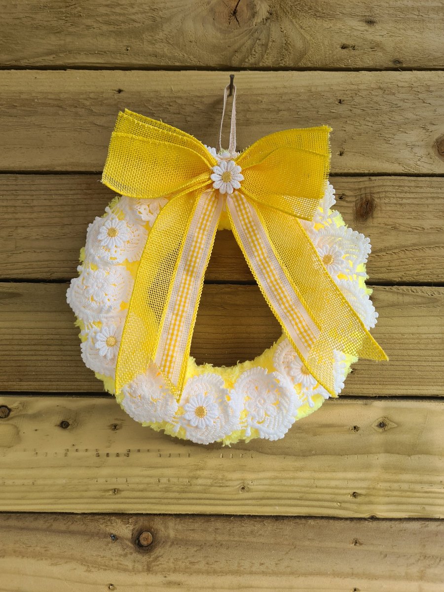 Sunshine Yellow Yarn Wrapped Wreath With Daisy Decorations
