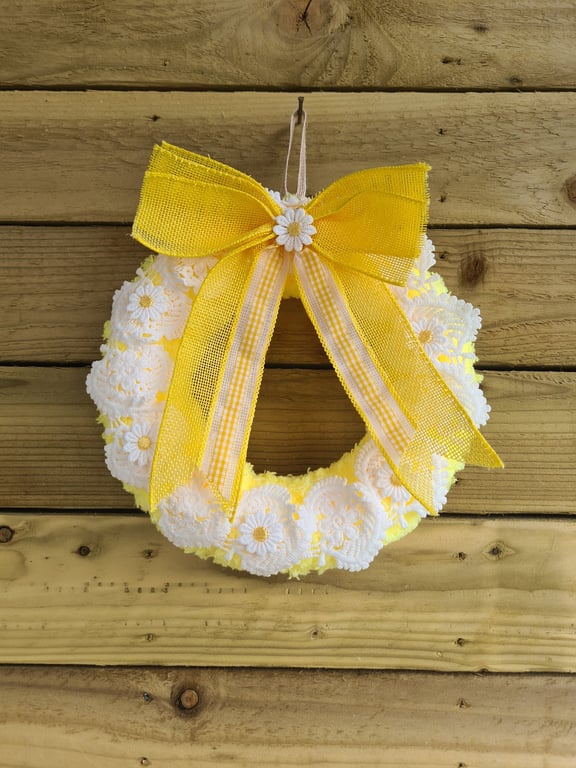 Sunshine Yellow Yarn Wrapped Wreath With Daisy Decorations