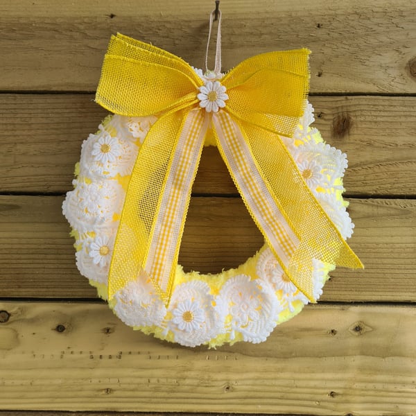 Sunshine Yellow Yarn Wrapped Wreath With Daisy Decorations
