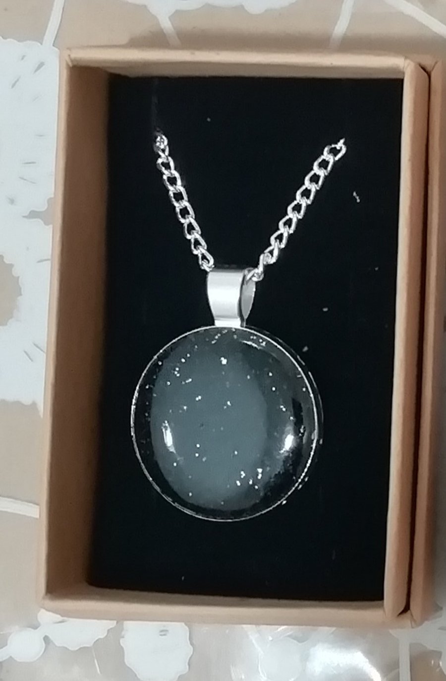 Glitter glass pendants 