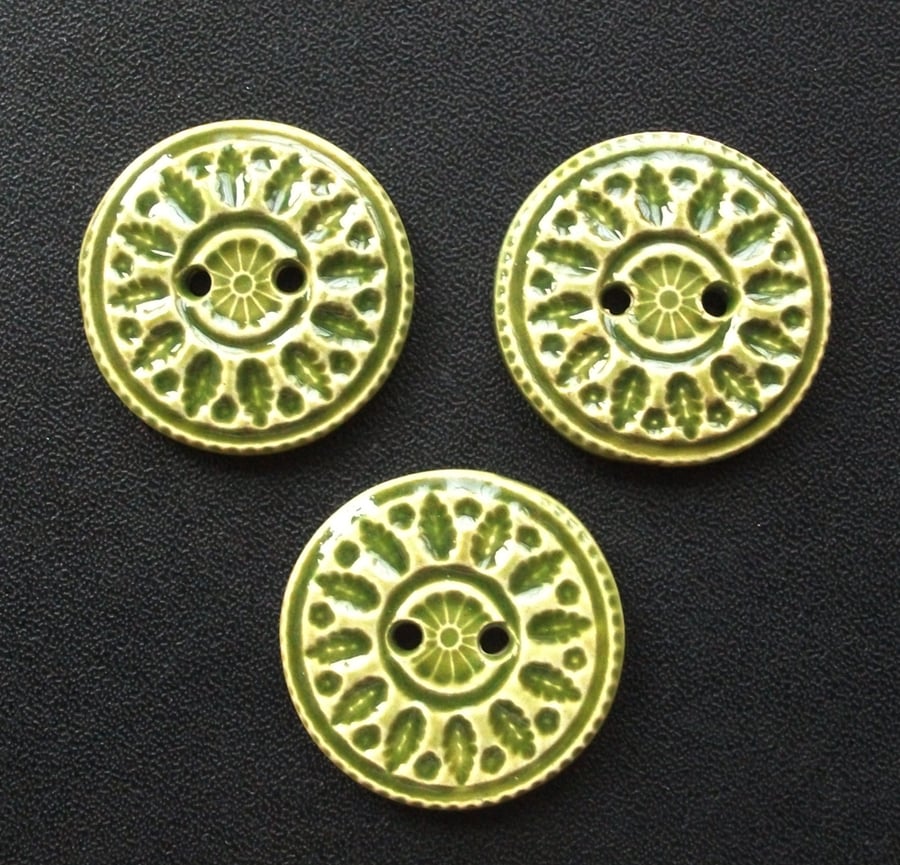 Set of three large ceramic buttons
