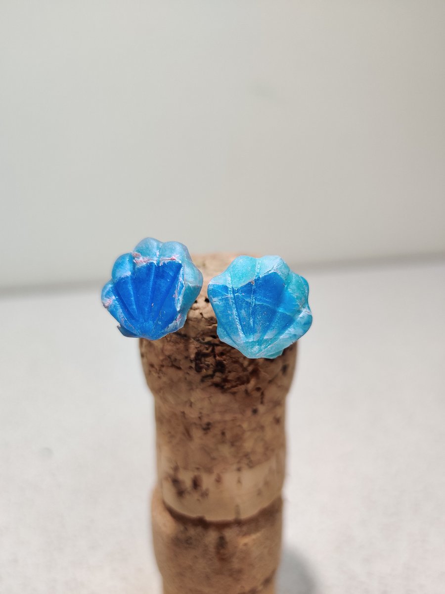 Sea blue seashell atuds