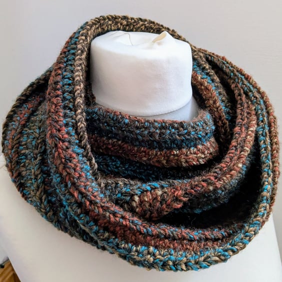 Crochet infinity scarf