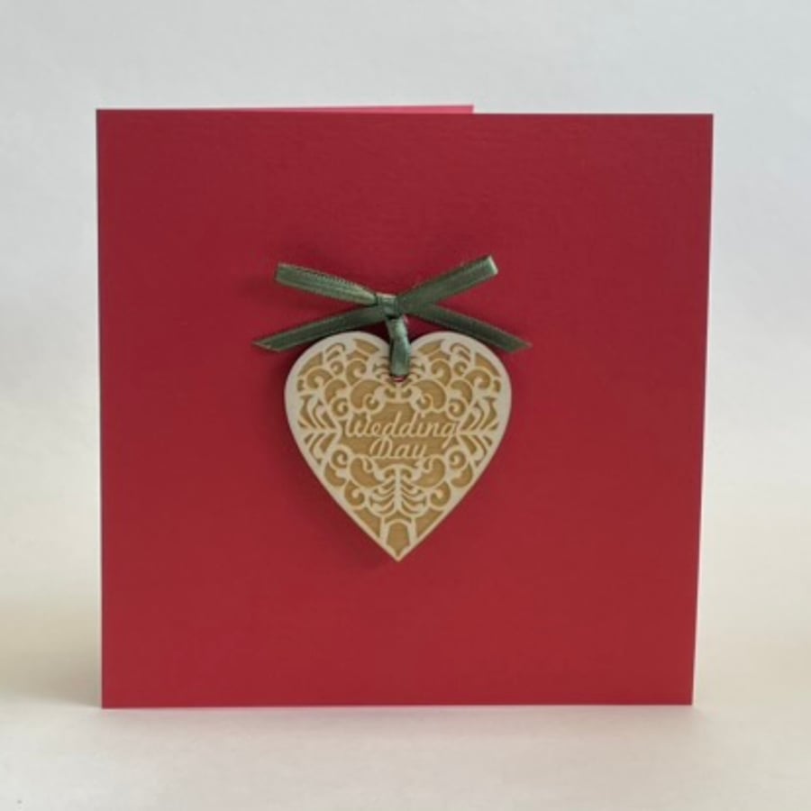'Wedding day' card with detachable decoration