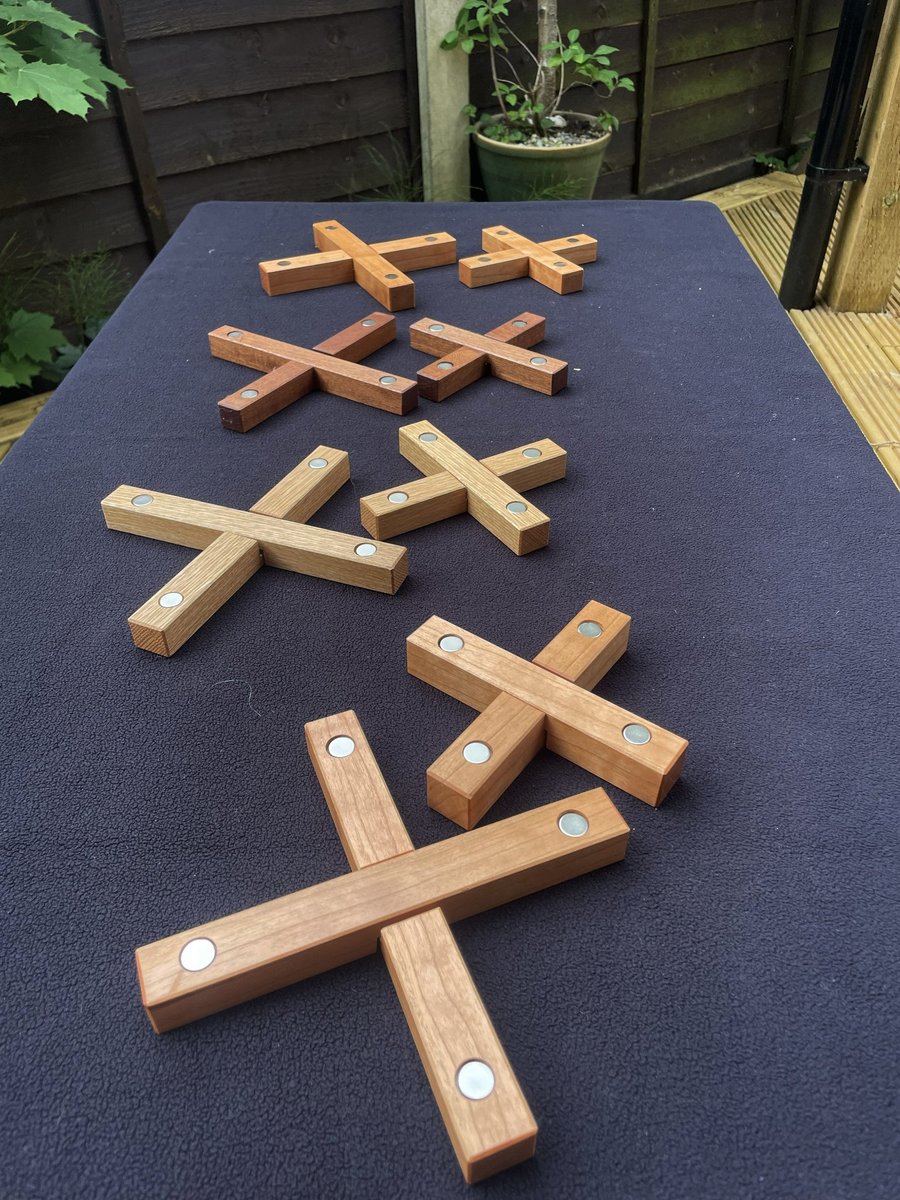 X-Shaped Magnetic Trivet Set – Solid Wood Hot Pot Stand