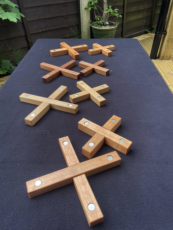 X-Shaped Magnetic Trivet Set – Solid Wood Hot Pot Stand