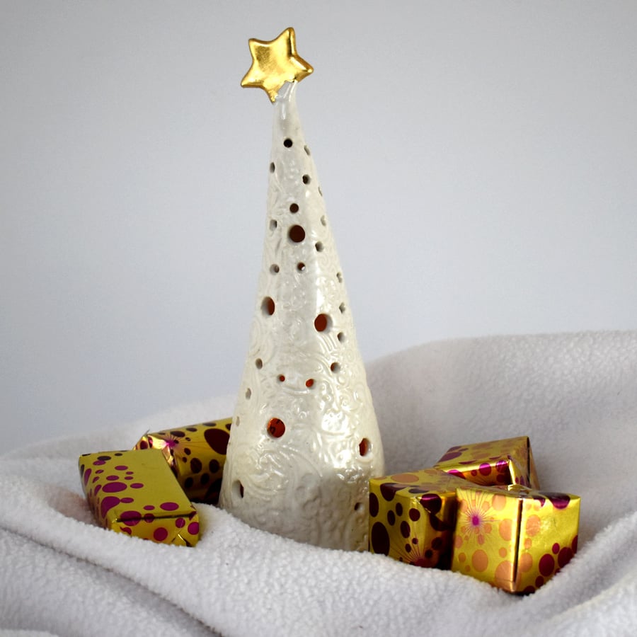 18-511 Ceramic Christmas Tree Tea Light Holder