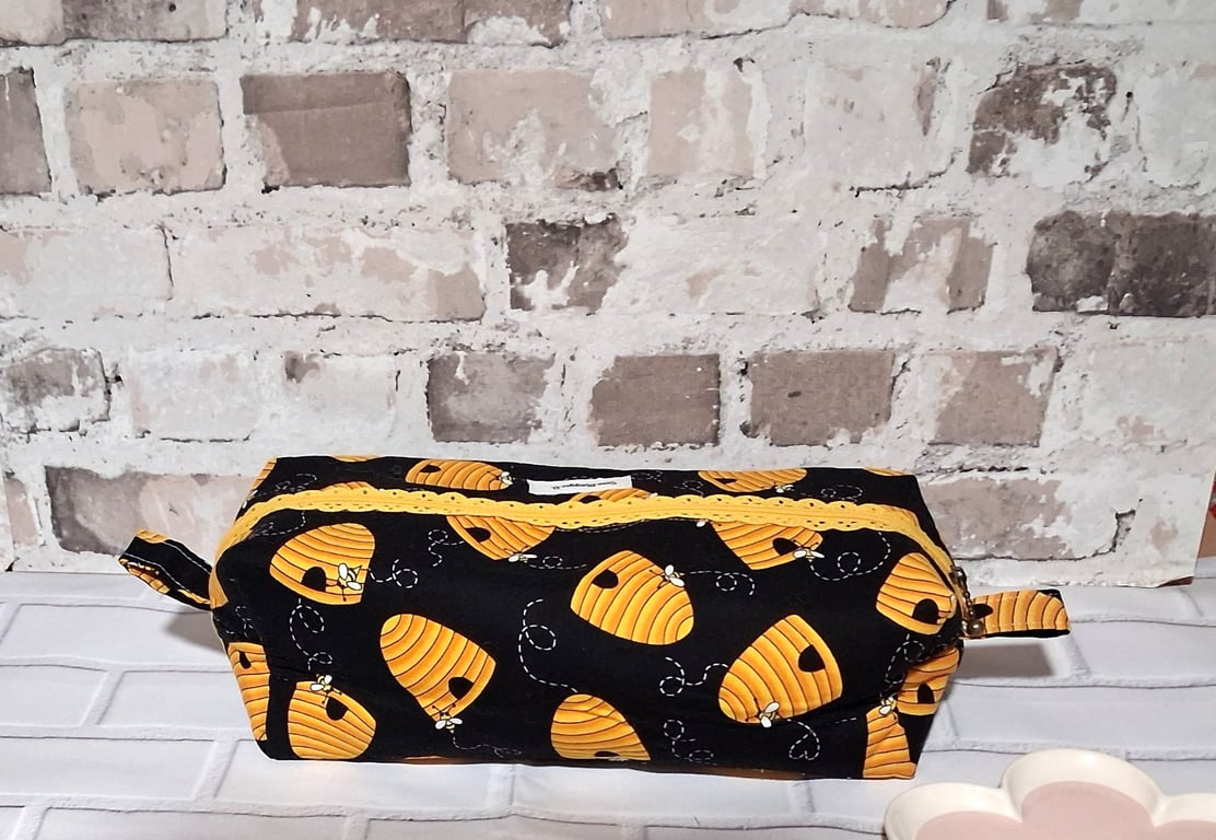 HONEY BEE HANDY COSMETIC TOILETRY BAG