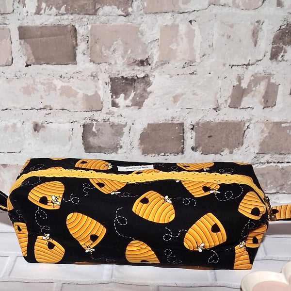 HONEY BEE HANDY COSMETIC TOILETRY BAG