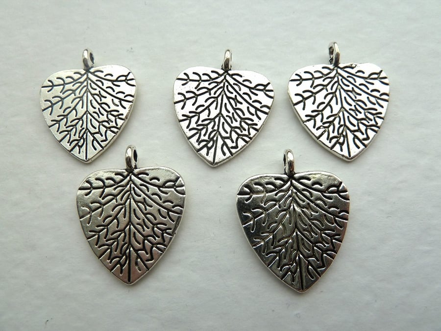 5 leaf charms