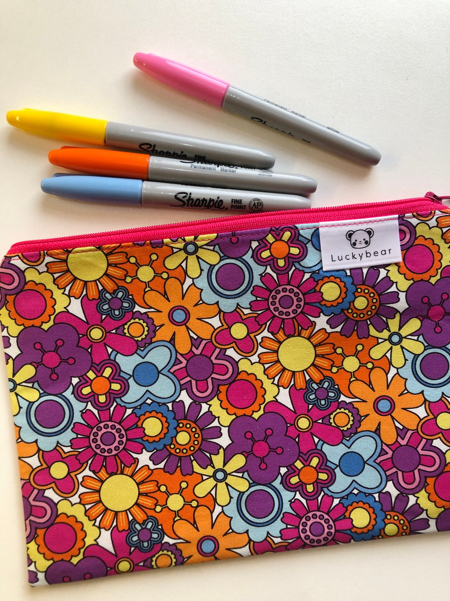 Gorgeous floral pouch in retro-style print (medium pouch)