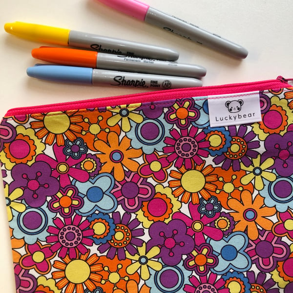Gorgeous floral pouch in retro-style print (medium pouch)