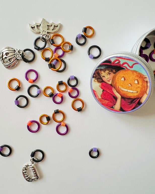 Knitting tin for stitch markers - Vintage Halloween