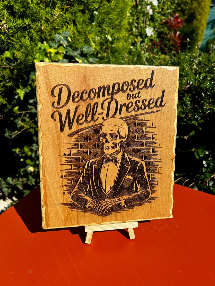 Quirky Skeleton Wooden Plaque – Bespoke Gothic Wall Art – Funny Halloween Decor 