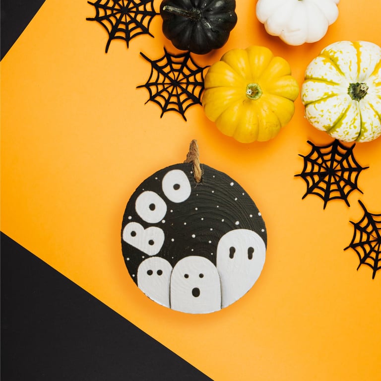 Hand Painted Halloween Ghost Family Wooden Slice – Cute Spooky Wall Hanging
