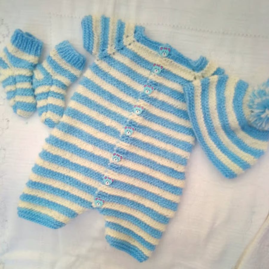 Short Sleeved All in One Baby's Romper Suit With A Hat and Socks, Baby's Gift
