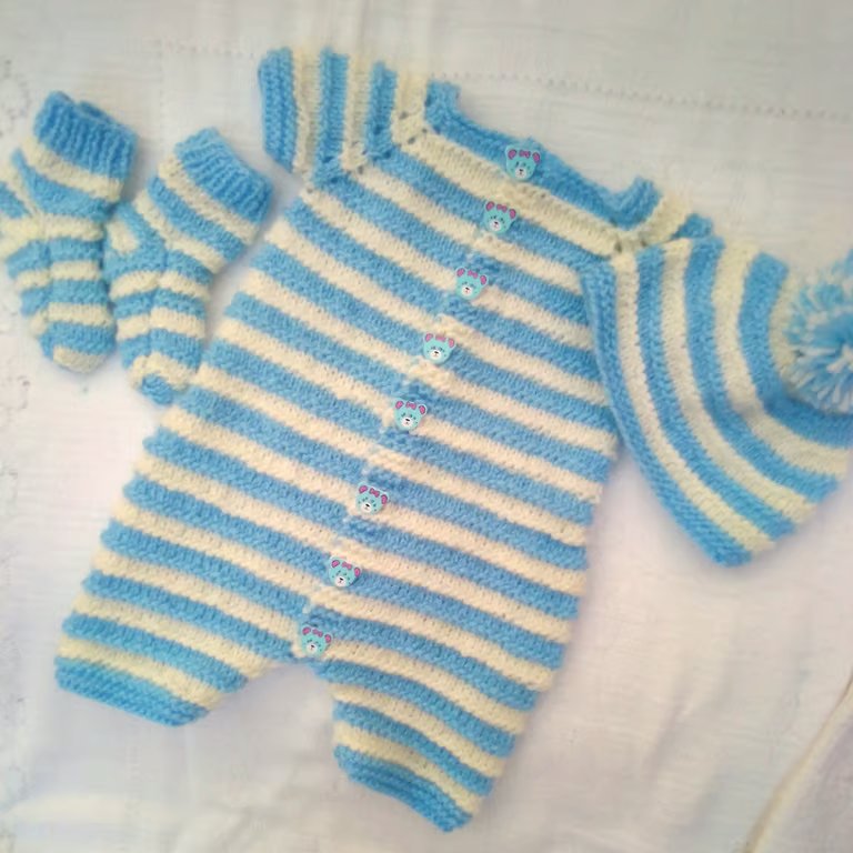 Short Sleeved All in One Baby's Romper Suit With A Hat and Socks, Baby's Gift