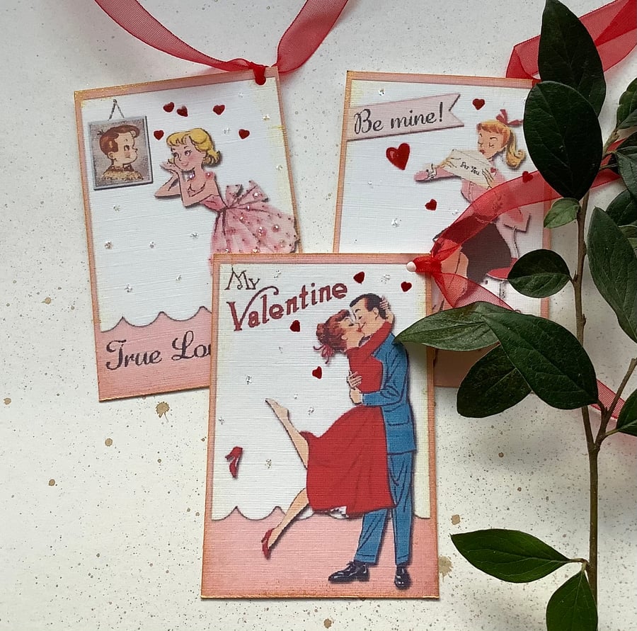 GIFT TAGS  Valentine ( set of 3) .Vintage style. Kitsch . Retro .Hearts. Love. 