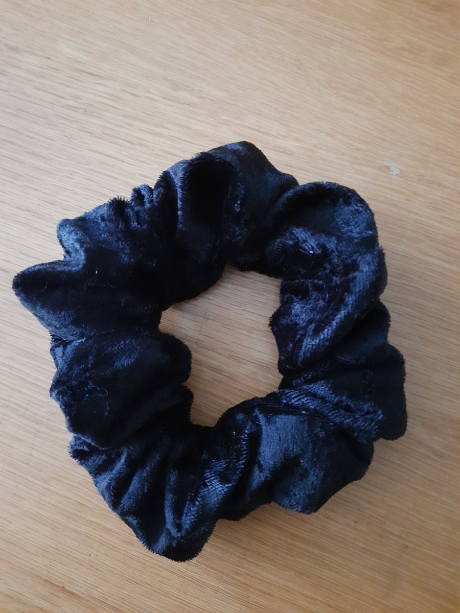 Velvet Hair Scrunchie - black