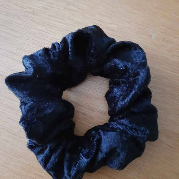 Velvet Hair Scrunchie - black