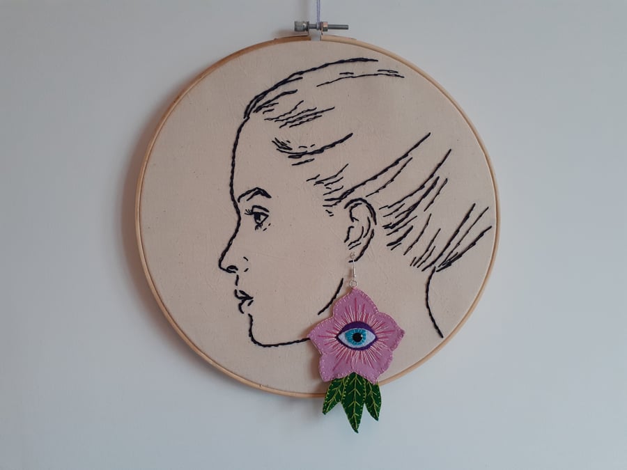 Felt & Hand Embroidery Earrings - Eye on Flower