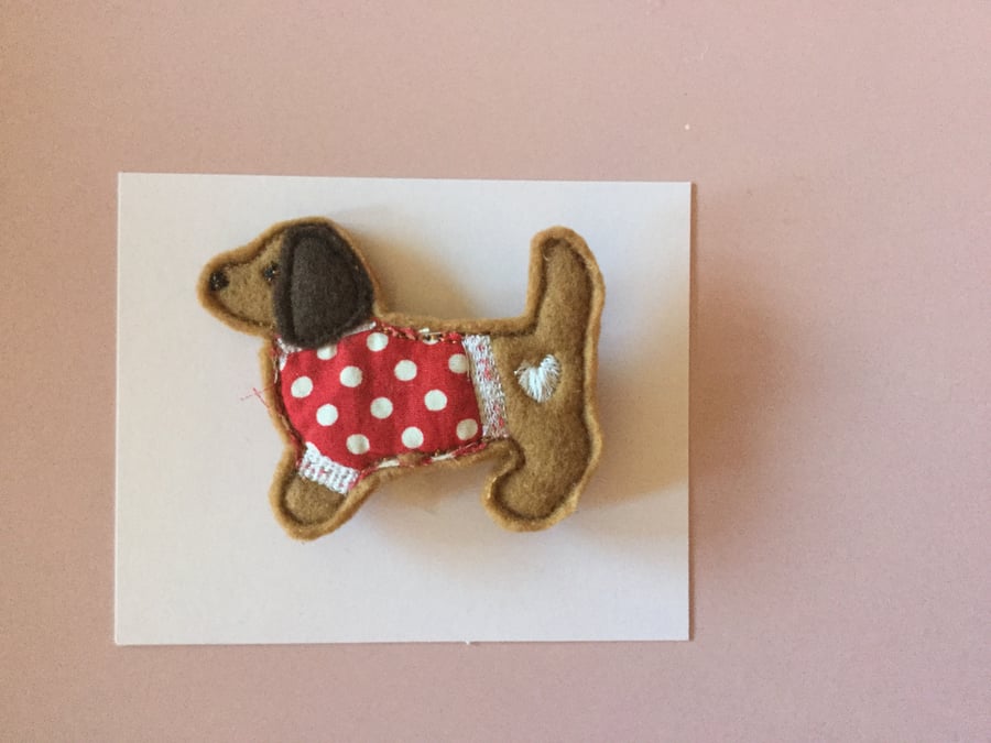 Cute puppy brooch. 