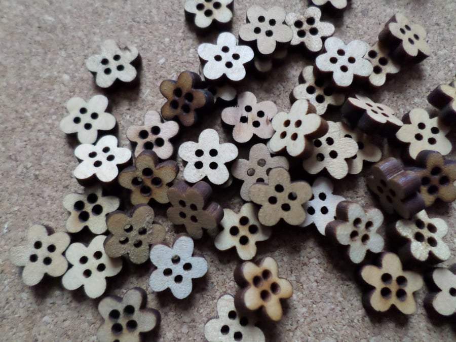 50 x 4-Hole Natural Wooden Buttons - 11mm - Flower