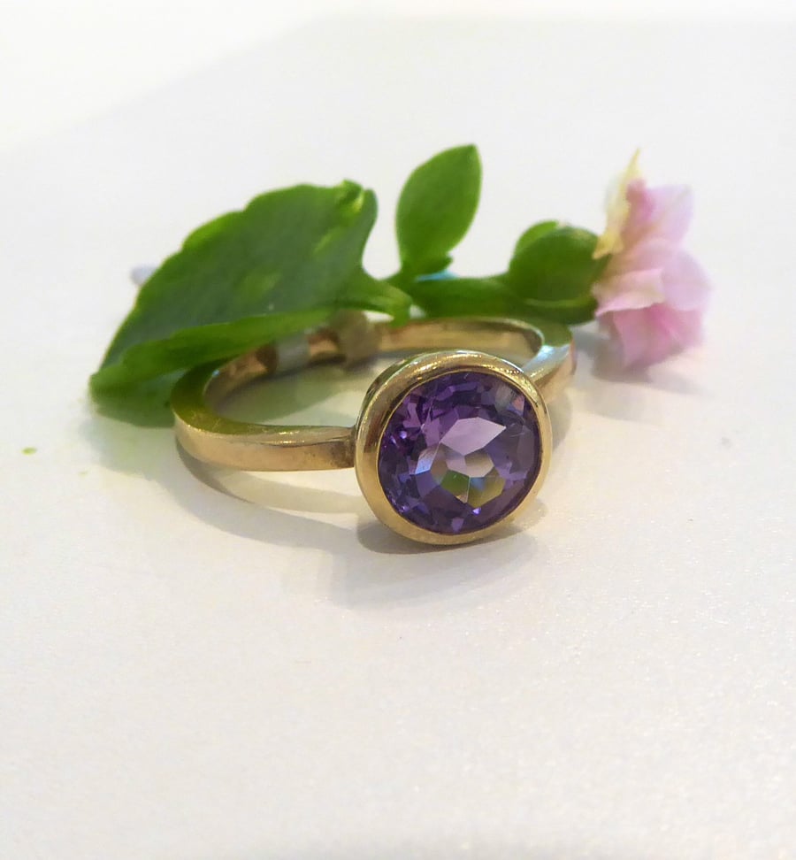 Amethyst Cocktail ring in recycled 18K yellow gold size P