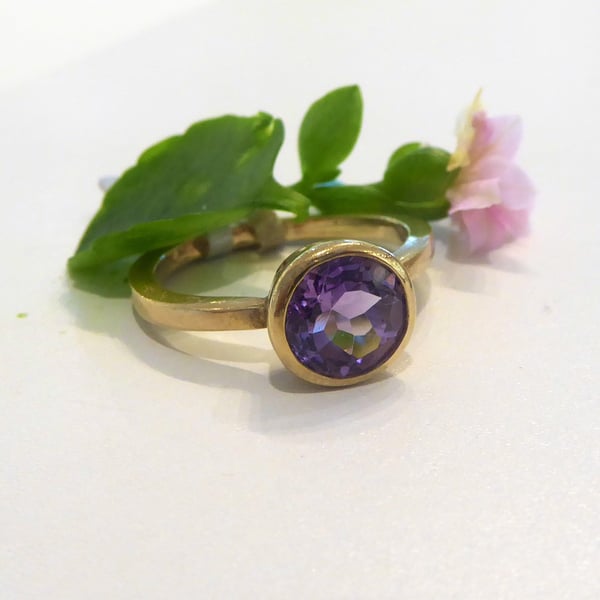 Amethyst Cocktail ring in recycled 18K yellow gold size P
