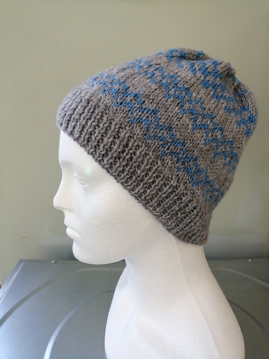 Knitted hat 