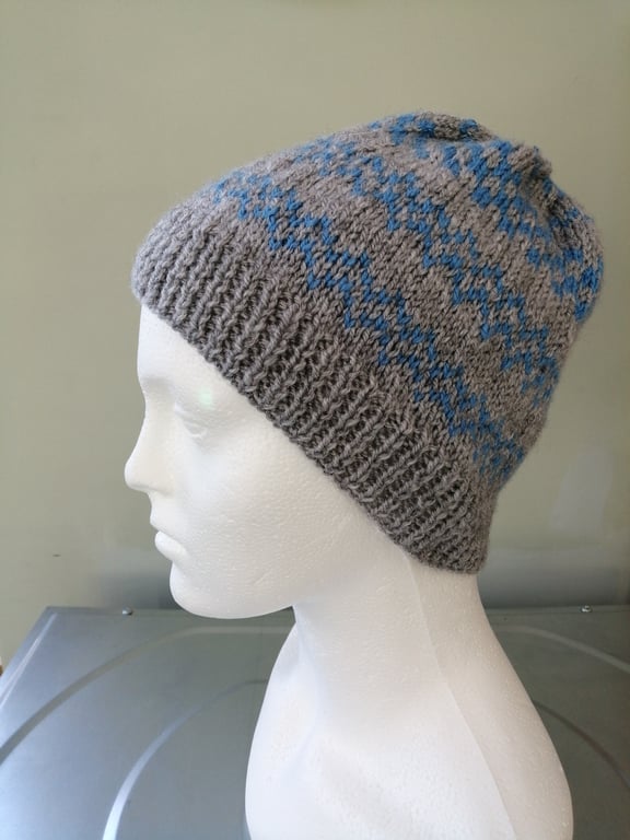 Knitted hat 