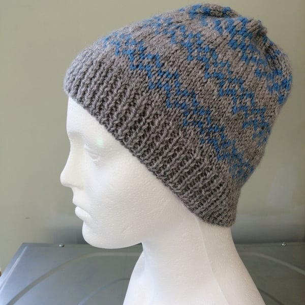 Knitted hat 