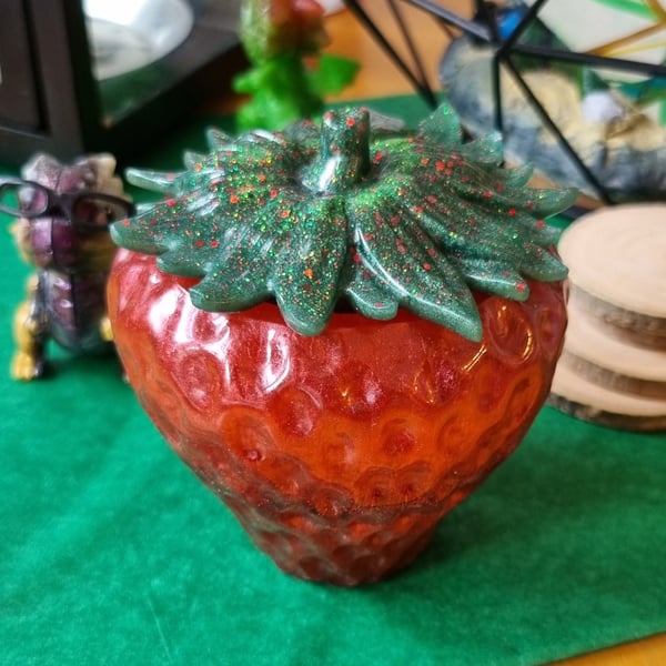 Resin pot decorative dish - Strawberry shape pot