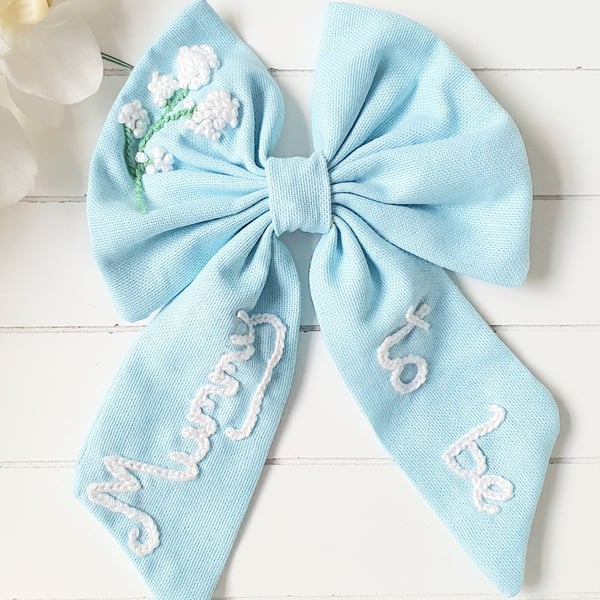 Mummy To Be Baby Breath Flowers Hand Embroidered Blue or Pink Bow