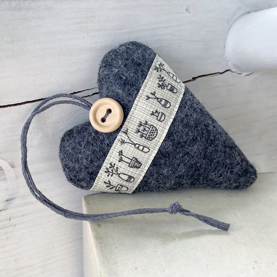 LAVENDER HEART - little flowers, grey merino wool