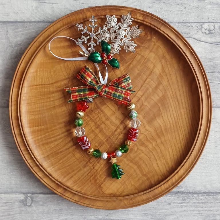 Beaded Ring Christmas Decoration with Christmas Tree
