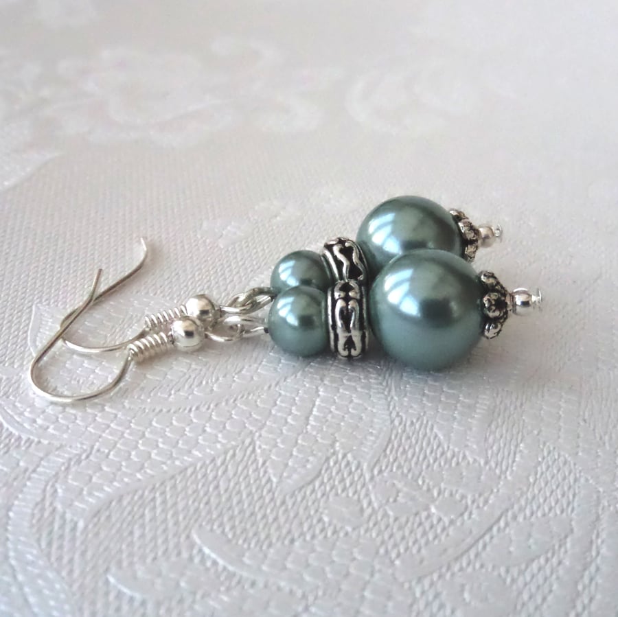 SALE: Handmade green shell pearl earrings