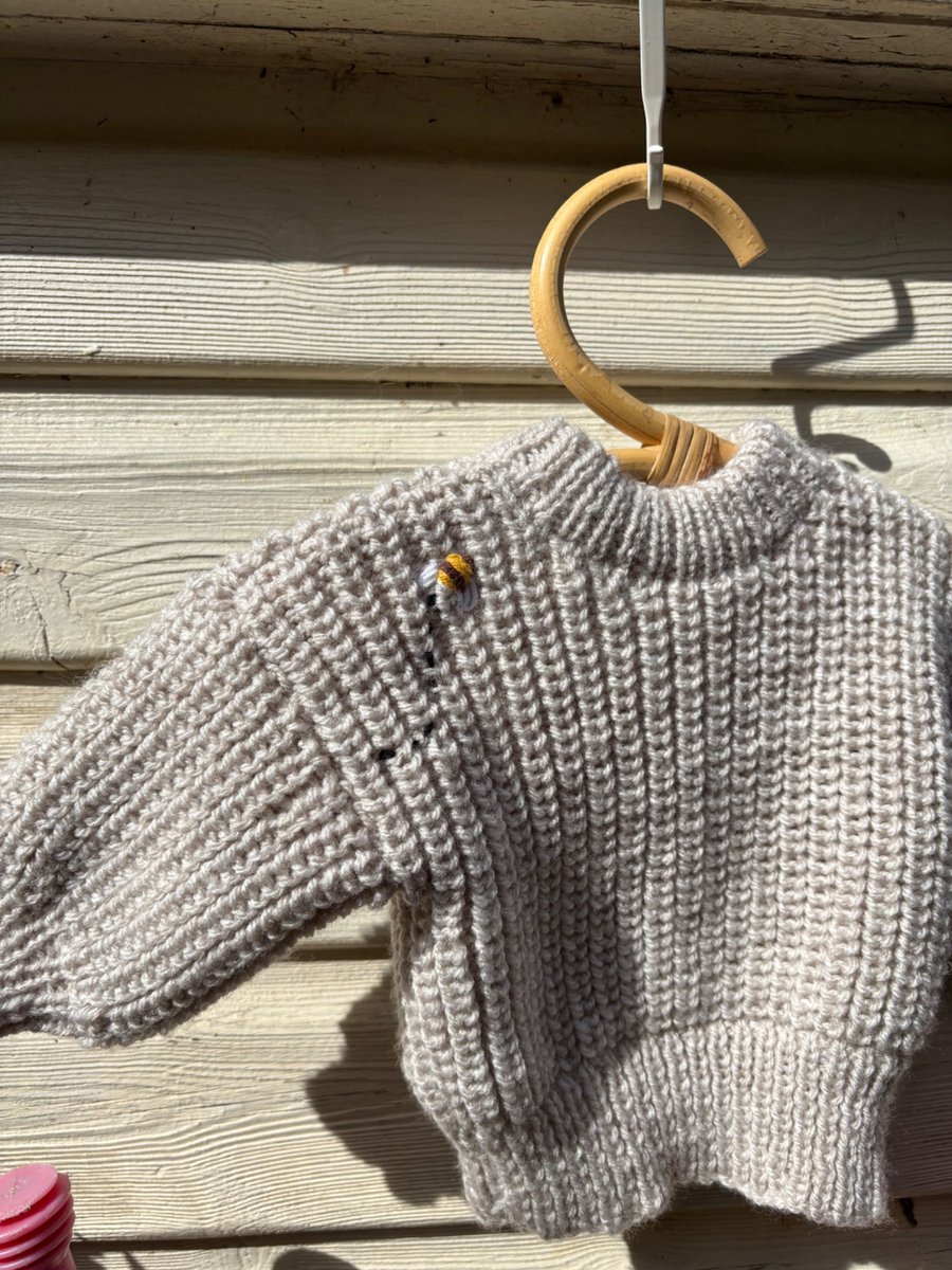 Bee jumper