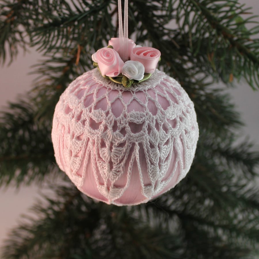 Christmas bauble pink and white vintage style, R4