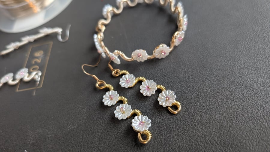 Blossom Blush Wire Jewelry Set – Wavelle Collection