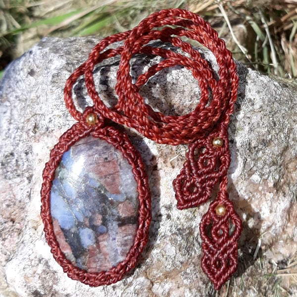 Que Sera Macrame Pendant 