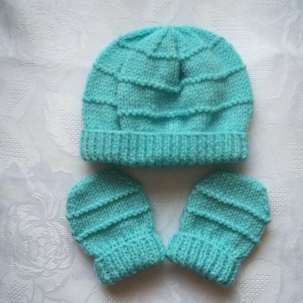 BEAUTIFUL HAND KNITTED BABY HAT AND MITTENS 0-3 MTHS TURQUOISE BLUE