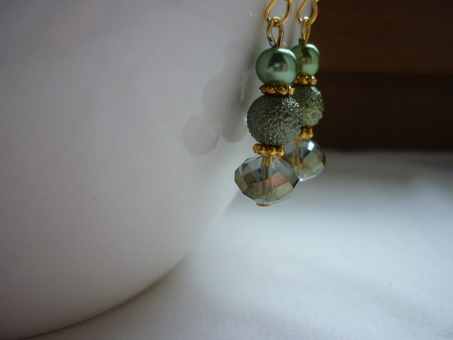 GREEN AND GOLD EARRINGS.