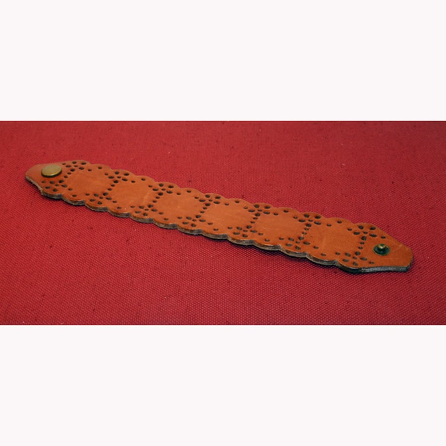 42 - PIERCED AND SHAPED BROWN LEATHER BRACELET