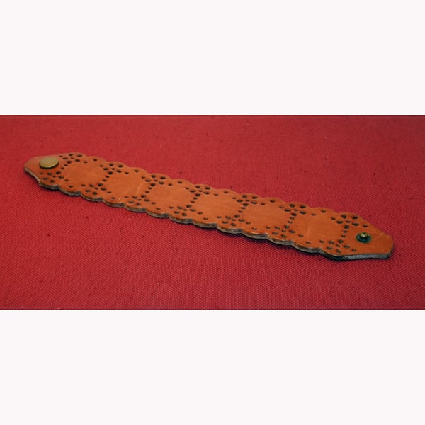 42 - PIERCED AND SHAPED BROWN LEATHER BRACELET